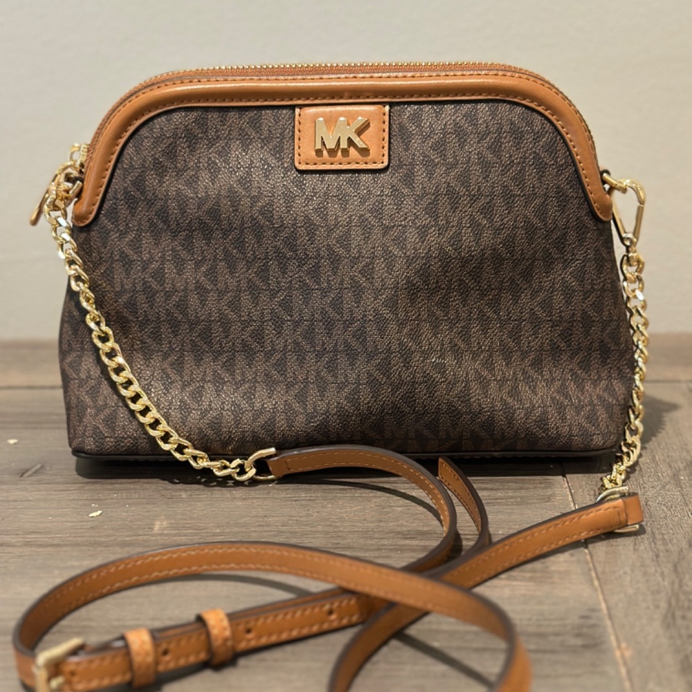 BNWT Michael Kors Logo Zip Dome Crossbody Bag